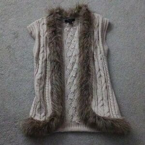 NINE WEST FAUX FUR TRIM SWEATER VEST